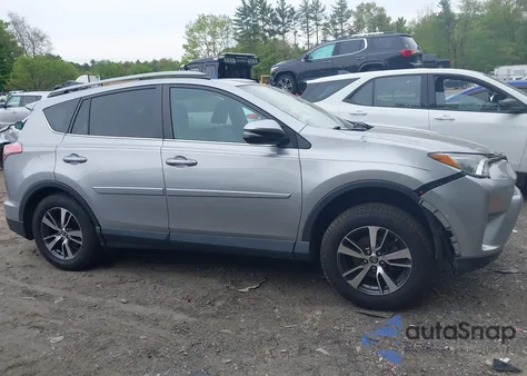 2017 Toyota Rav4 Xle z USA, uszkodzony, nr VIN 2T3RFREV0HW590884